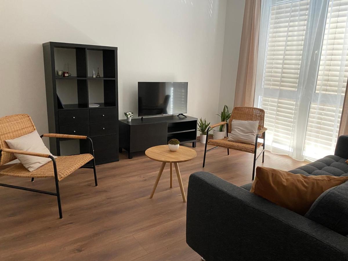 Sziget Apartment Győr Exteriör bild