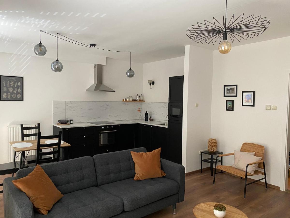 Sziget Apartment Győr Exteriör bild