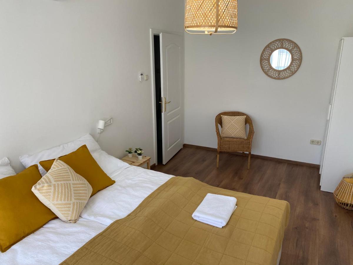 Sziget Apartment Győr Exteriör bild